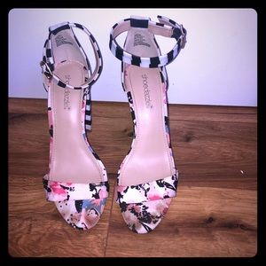 Shoe dazzle floral heels
